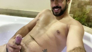 Rodrik in the hot tub with his body all wet playing until he squirt a lot of cum, cumshot in the jacuzzi