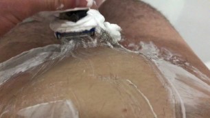College Boy try Shave his BIG DICK (23cm) the first Time
