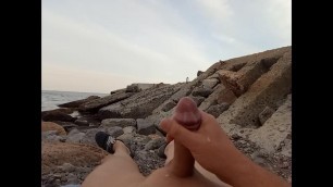 FINGERING ON A NUDIST BEACH