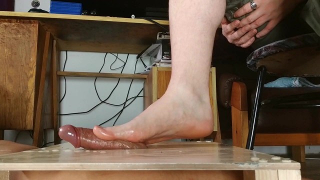 Big cumshot with male bare feet footjob