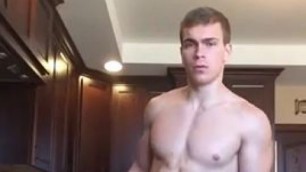 BEAUTIFUL UNCUT MUSCLE GUY SHOWING HIS BODY ON CAM FOR THE FIRST TIME